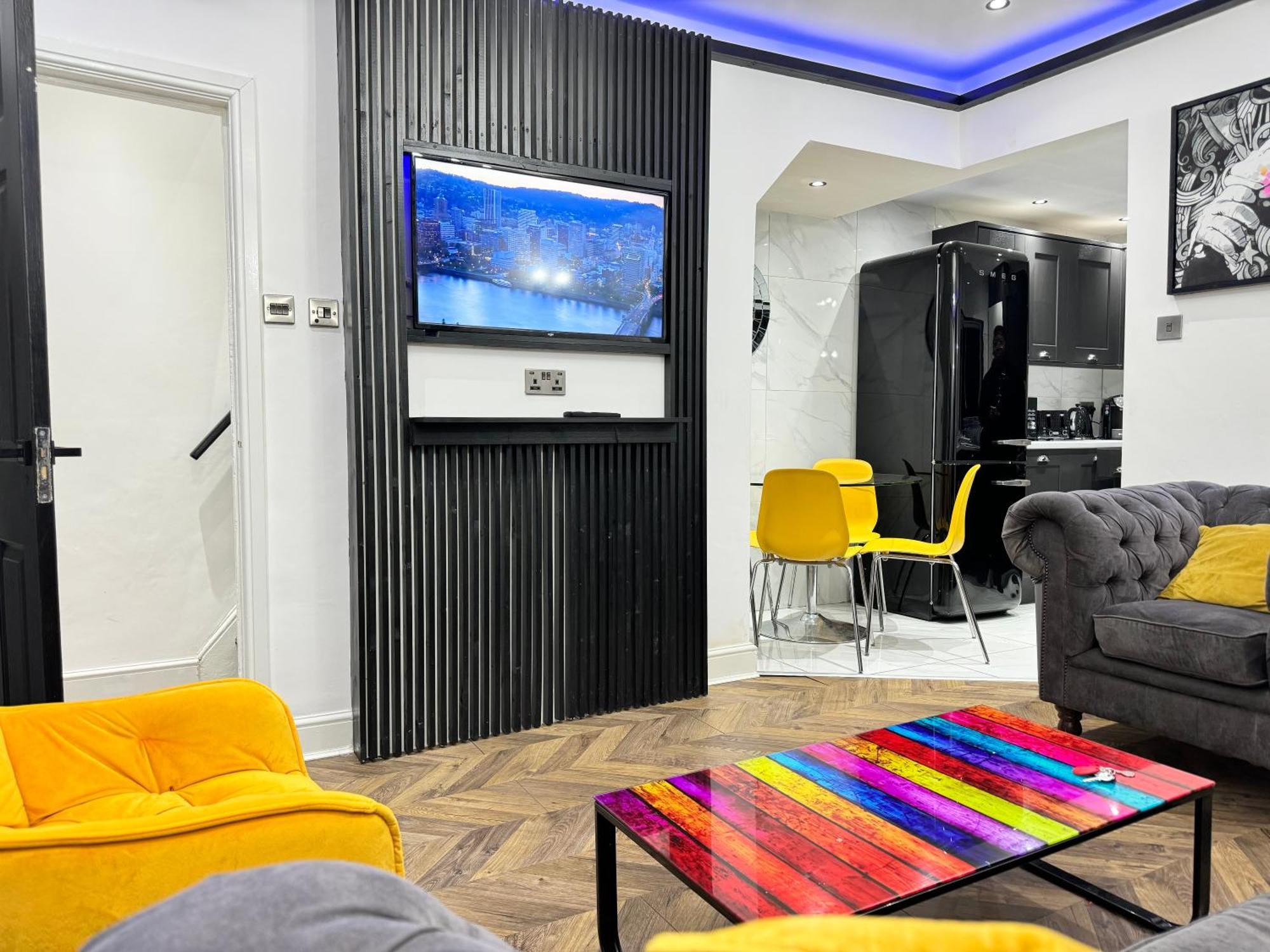 4 Bed 4 Bath House With Free Parking, 5 Mins To Lfc And 15 Mins To City Centre Liverpool Exterior photo